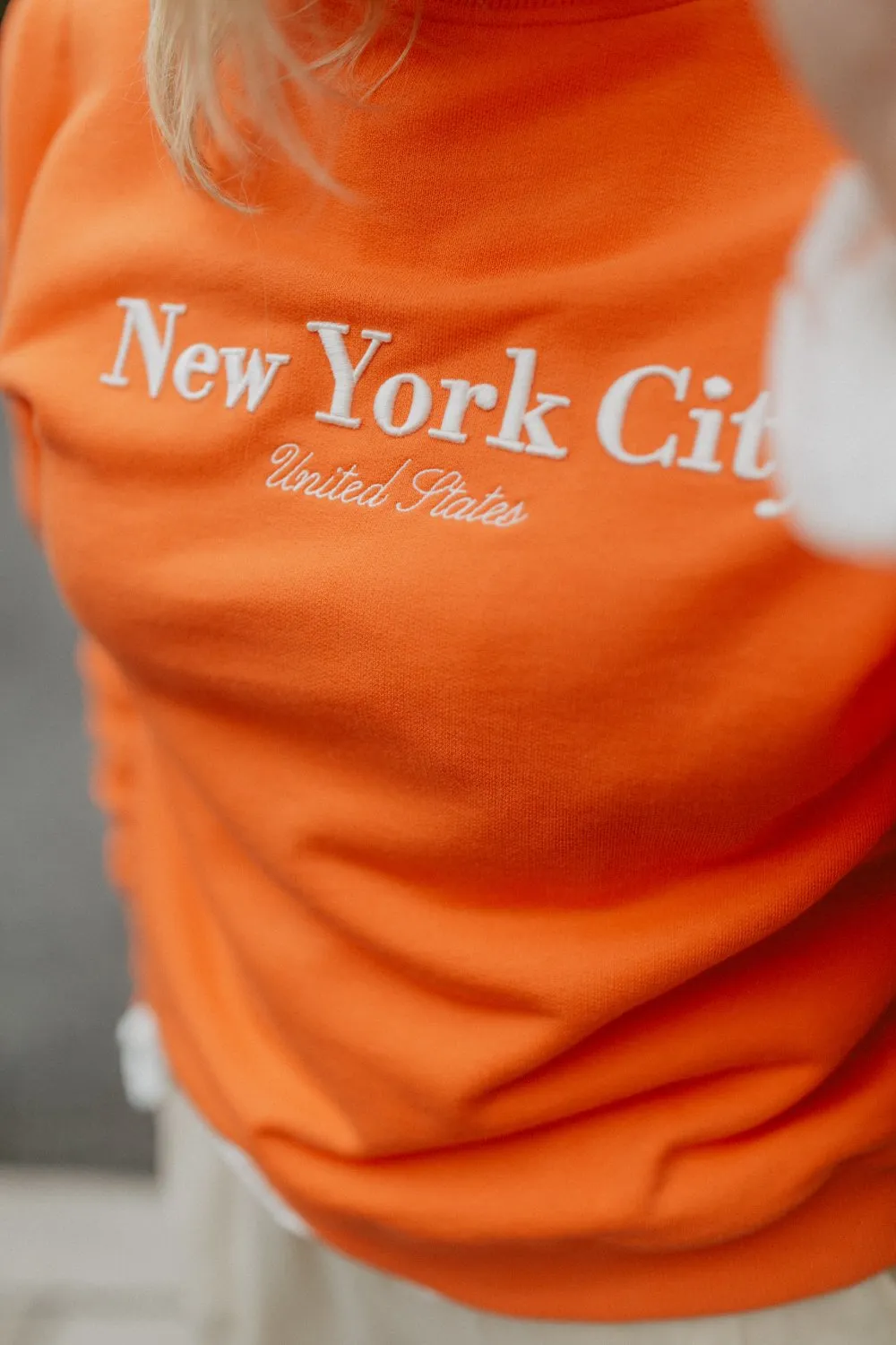 leevje by AM Sweater 'New York' orange mit Zierknöpfen